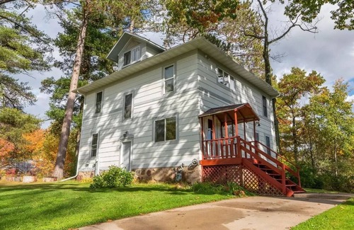 Elcho Casa | Luxurious Lakeside Home on Upper & Lower Post Lake Channel