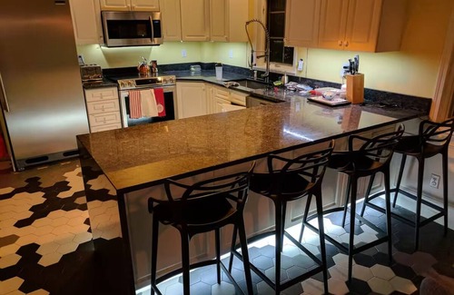 Saskatoon Downtown Casa | Luxurious Large 3 Bedroom House in Varsity View
