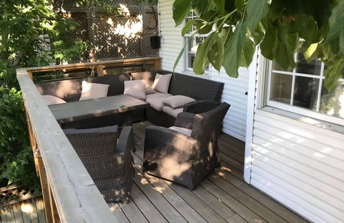 Saskatoon Downtown Casa | Luxurious Large 3 Bedroom House in Varsity View