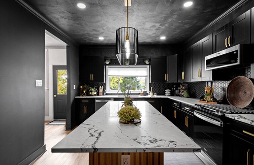 South Hills Casa | Luxurious listing near Downtown Pittsburgh - Newly Renovated!