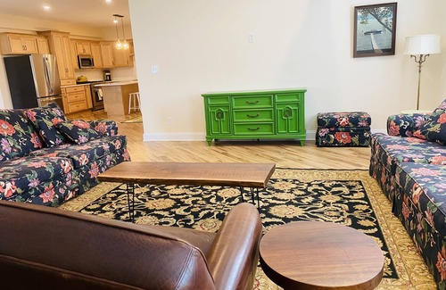 Lakewood Apartamento | Luxurious loft Apartment in the heart of Lakewood, NY