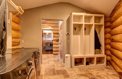 Breckenridge Casa | Lujosa cabaña de madera a cinco minutos de las pistas de esquí de Breckenridge: ¡4 Master Suites!