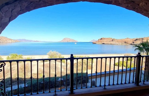 Nopolo Apartamento | Luxurious Loreto Paradise with Unmatched Scenic Views