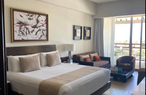 Zona Hotelera Complejo | Luxurious Master bedroom @Vidanta Mayan Palace, San Jose Los Cabos