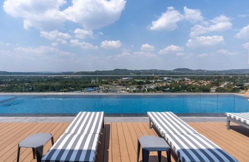 Menlyn Apartamento | Luxurious Menlyn Maine 1 Bedroom on 12th Floor with Stunning Views & No Load Shedding