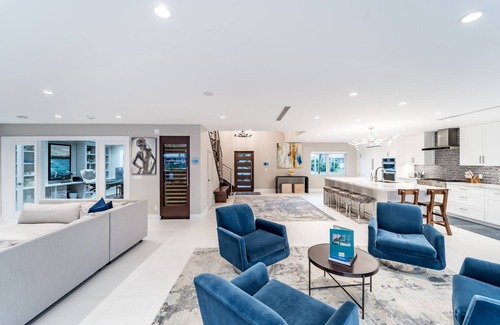Coral Ridge Casa | Luxurious, Modern House with Waterfront Pool & Spa