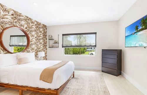 Surfside Villa | Luxurious, Modern 4BR / 3BA Surfside Villa W/Pool