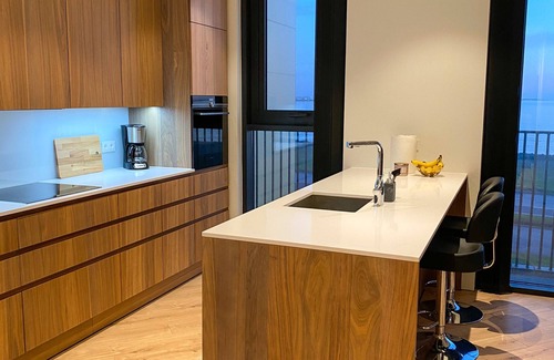 Laekir Apartamento | Luxurious modern apartment in Reykjavik with ocean view!