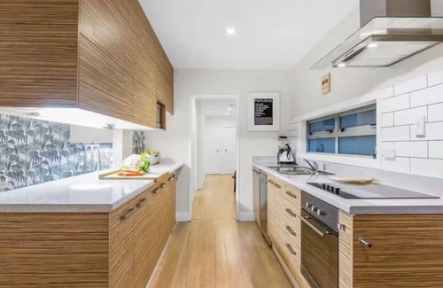 Papamoa Beach Casa | Luxurious modern Beach Getaway with spa pool. Only 150m to white sandy beach