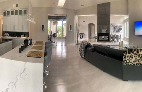 Central Scottsdale Casa | Luxurious Modern Playhouse with bar, heated pool /spa karaoke, sauna and games