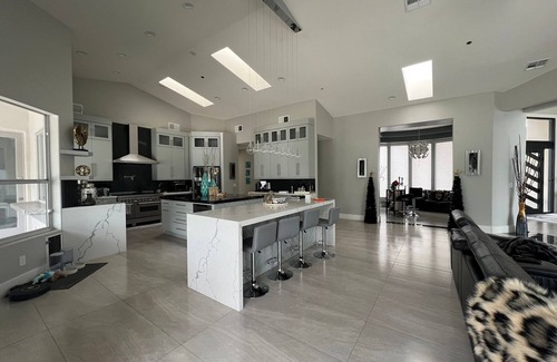 Central Scottsdale Casa | Luxurious Modern Playhouse with bar, heated pool /spa karaoke, sauna and games