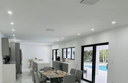 Coral Springs Casa | Luxurious Modern House in the beautiful city of Coral Springs Fl