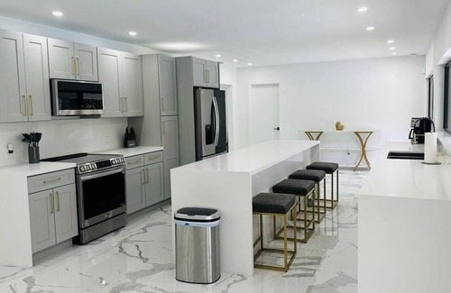 Coral Springs Casa | Luxurious Modern House in the beautiful city of Coral Springs Fl
