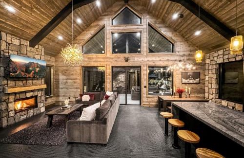 Duck Creek Village Casa | Luxurious Mountain Cabin with Sauna, Hot Tub, and Outdoor Fireplace, Perfect for a Relaxing Weekend Getaway in Utah