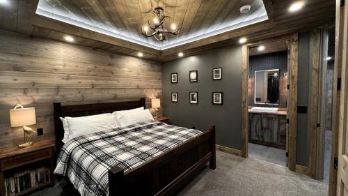 Duck Creek Village Casa | Luxurious Mountain Cabin with Sauna, Hot Tub, and Outdoor Fireplace, Perfect for a Relaxing Weekend Getaway in Utah
