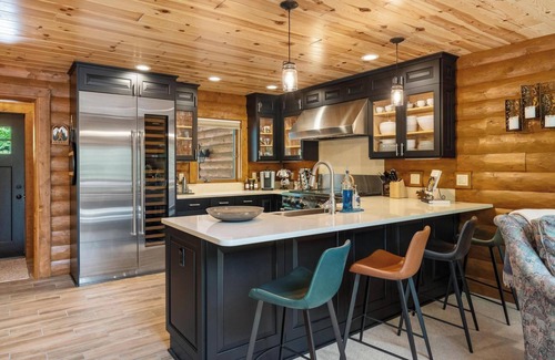 Boyne City Cabina | Luxurious Mountain Cabin with Three Bedrooms and Close to Slopes!