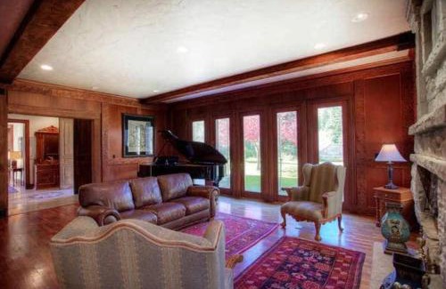 Midway Casa | Luxurious Mountain Retreat with Pool