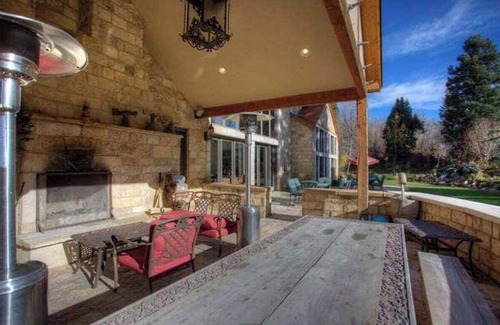 Midway Casa | Luxurious Mountain Retreat with Pool