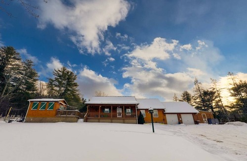 Maplecrest Apartamento | Luxurious Mountain Retreat: Sauna, Hot Tub, Fire Pit & Park