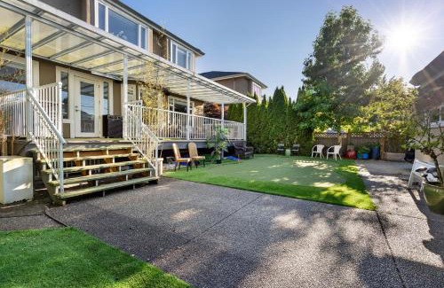 Arbutus Ridge Casa | Luxurious Multi-Family Home in Vancouver West, 10 Mins Downtown