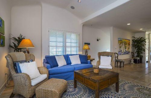 West Beach Casa | Luxurious Mykonos in Santa Barbara with Outdoor Deck Short Bike Ride to Beach