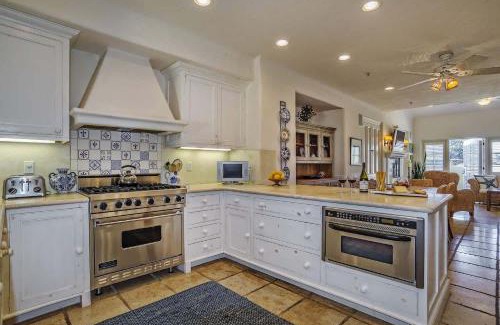 West Beach Casa | Luxurious Mykonos in Santa Barbara with Outdoor Deck Short Bike Ride to Beach