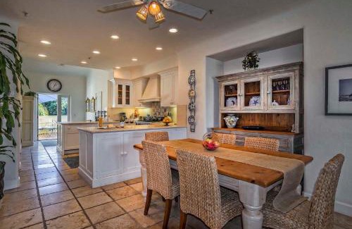 West Beach Casa | Luxurious Mykonos in Santa Barbara with Outdoor Deck Short Bike Ride to Beach