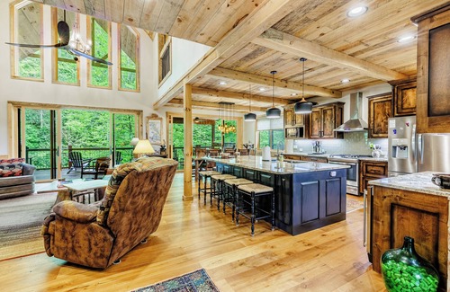 Nantahala Casa | Luxurious Nantahala River Front 5-bedroom home located in the Nantahala Gorge
