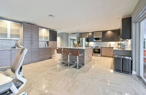Palm River Estates Casa | Luxurious Naples Home. Heated Pool. Mins to Beach.