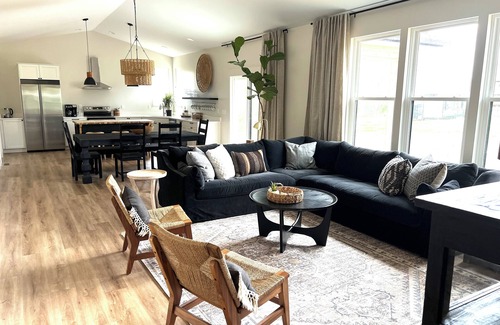 Union Casa | Luxurious New House Between Ark Encounter and Creation Museum-Sleeps 8