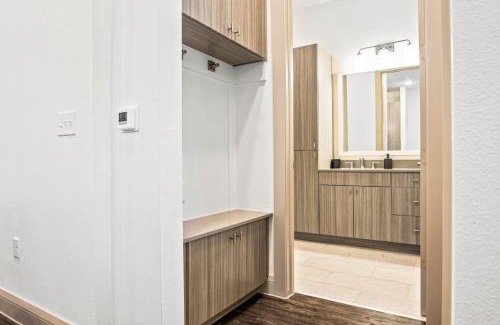 West Oak Hill Apartamento | Luxurious New Unit 1Bd1Ba Pool, Golf Sim