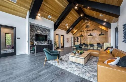 West Oak Hill Apartamento | Luxurious New Unit 1Bd1Ba Pool, Golf Sim