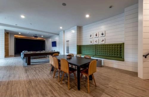 West Oak Hill Apartamento | Luxurious New Unit 1Bd1Ba Pool, Golf Sim