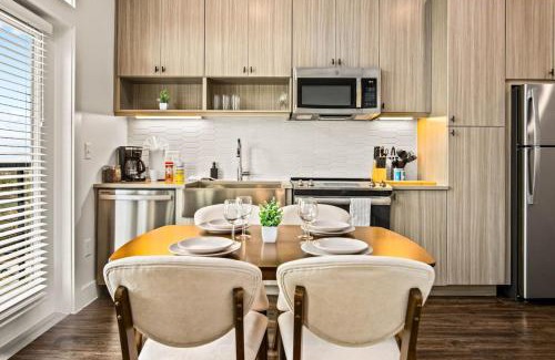 West Oak Hill Apartamento | Luxurious New Unit 1Bd1Ba Pool Golf Sim
