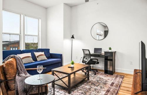 West Oak Hill Apartamento | Luxurious New Unit 1Bd1Ba Pool, Golf Sim