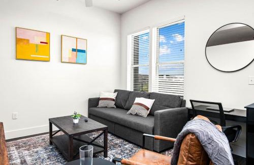 West Oak Hill Apartamento | Luxurious New Unit 1Bd1Ba Pool, Golf Sim