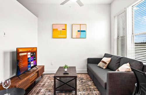 West Oak Hill Apartamento | Luxurious New Unit 1Bd1Ba Pool, Golf Sim