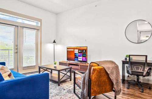 West Oak Hill Apartamento | Luxurious New Unit 1Bd1BaPool, Golf Sim
