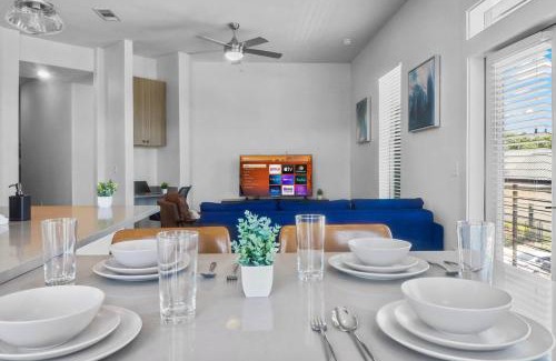 West Oak Hill Apartamento | Luxurious New Unit 2Bd 2Ba Pool, Golf Sim