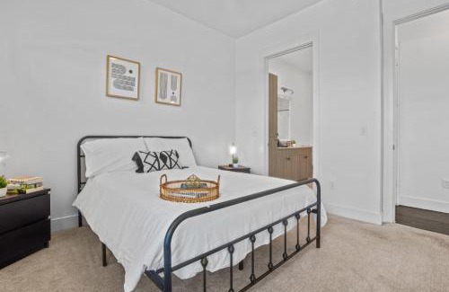 West Oak Hill Apartamento | Luxurious New Unit 2Bd 2Ba Pool, Golf Sim