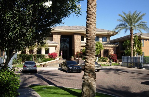 Desert View Village Condominio | Lujoso condominio junto a la piscina en el norte de Scottsdale