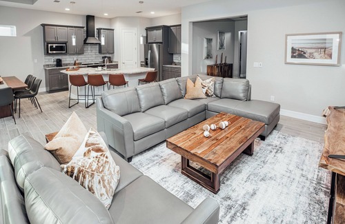 Long Meadow Casa | Luxurious Oasis 4BR/3.5 BA heated pool/ spa