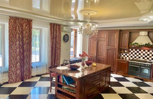Yavory Apartamento | Luxurious Oasis: Exquisite Apartment with Garden, Terrace, and Stylish Amenities