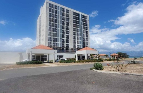 Portmore Apartamento | LUXURIOUS OCEAN FRONT 2 BDR APARTMENT