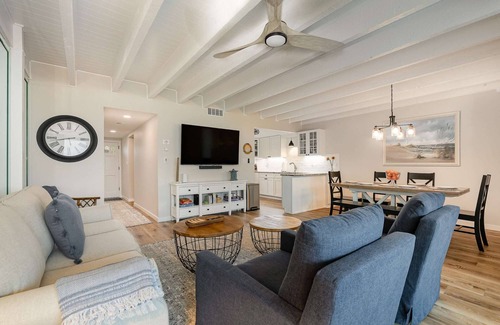 Interchange Square Casa | Luxurious Oceanfront Townhouse
