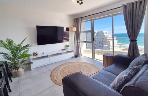 Bloubergstrand Apartamento | Luxurious Ocean View Beachfront Apartment