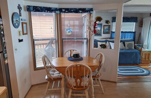 Smith River Apartamento | Luxurious Oceanfront Cabin 7 Getaway w Hot Tub