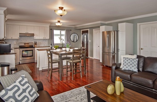 Victoria Casa | Lujosa suite con vista olímpica, 1400 pies cuadrados + balcón