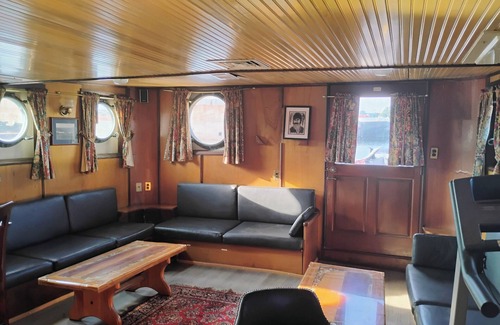 Staten Island Alquiler De Eote | Luxurious one of a kind Tugboat/yacht, NYC, Sleeps 12, unique experience,