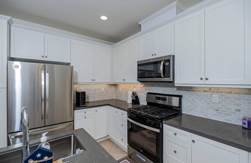 Ontario Apartamento | Luxurious Ontario Townhouse Ideal Family Retreat
